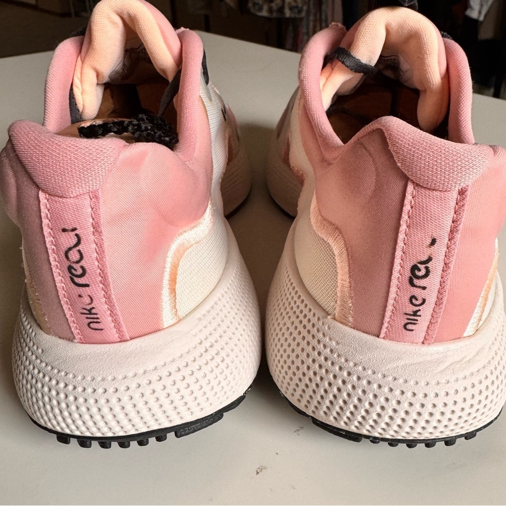 NIKE RUNNING SHOE REACT ESCAPE RUN - SAIL/DARK SMOKE GREY/PINK WOMEN - Picture 10 of 13